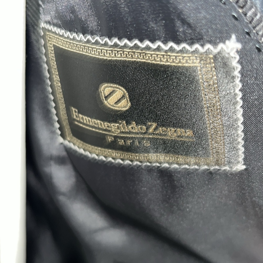Ermenegildo Zegna Suit, Size 34US. Excellent Condition. 3 Button, Double Vented - Picture 10 of 17